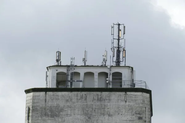 Tetto Dell Edificio Con Molte Antenne — Foto Stock