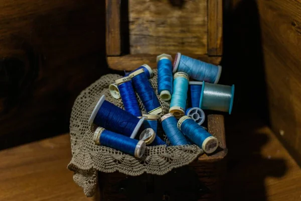 Lot Blue Threads Cloth Wooden Box — Stock Photo, Image