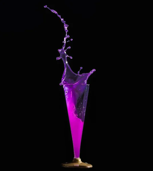 Een Geïsoleerde Close Shot Van Een Paarse Cocktail Drankje Spetterend — Stockfoto