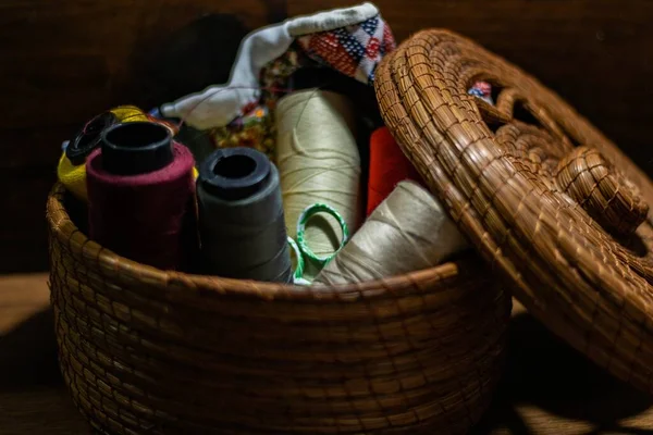 Colorful Threads Small Scissors Handmade Basket — Stock Photo, Image