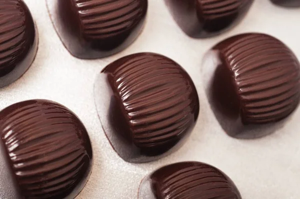 Une Mise Point Sélective Des Barres Chocolat Sur Une Surface — Photo