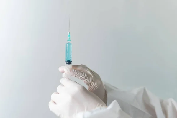 Healthcare Worker Wearing Ppe Latex Gloves Holding Syringe Vaccine Covid — Stock Photo, Image