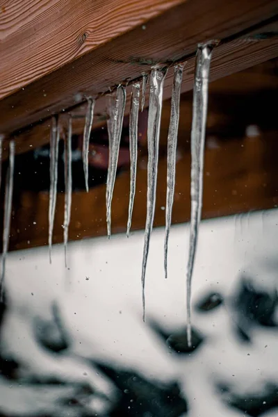 Close Vertical Icicles Pendurados Uma Janela Madeira — Fotografia de Stock