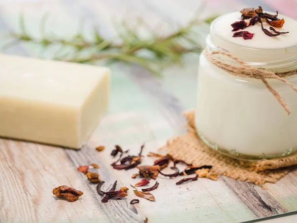 Eine Nahaufnahme Natürlicher Inhaltsstoffe Für Hautpflegeprodukte Natürliche Seife Joghurt Und — Stockfoto