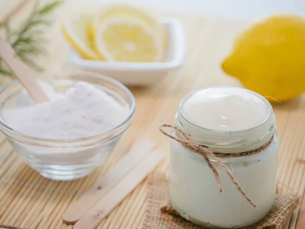 Primer Plano Ingredientes Naturales Del Producto Para Cuidado Piel Limón — Foto de Stock