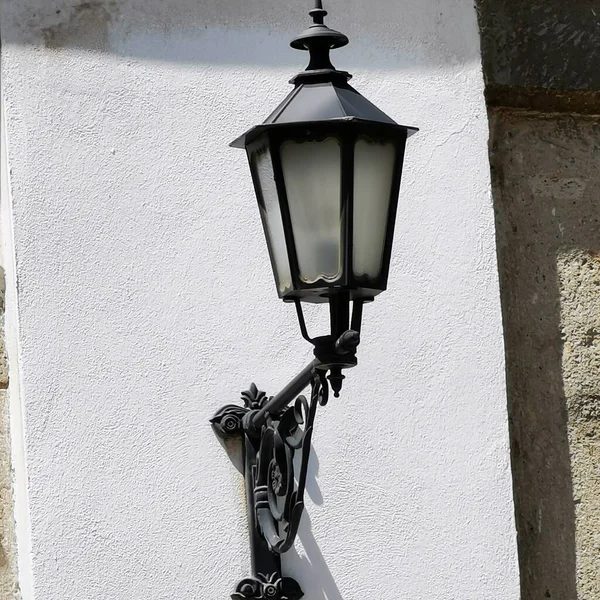 Closeup Shot Old Black Lamp Hanging Street Wall — Stock Photo, Image