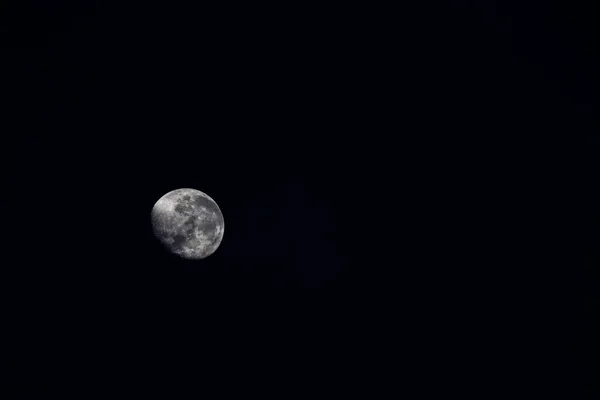 Hermosa Luna Brillando Oscuridad —  Fotos de Stock