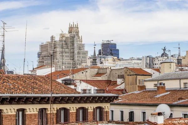 马德里建筑的橙色屋顶的航拍 — 图库照片