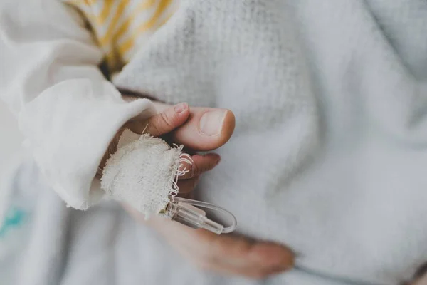 Closeup Shot Newborn Baby Inserted Holding Person Hand — Stock Photo, Image