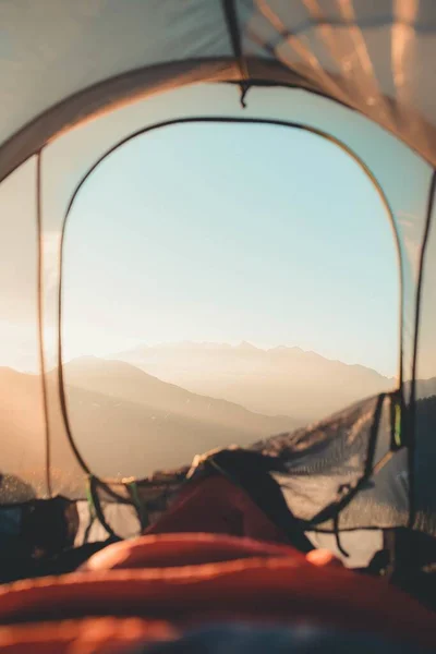 Utsikten Över Bergen Från Ett Campingtält Solnedgången — Stockfoto