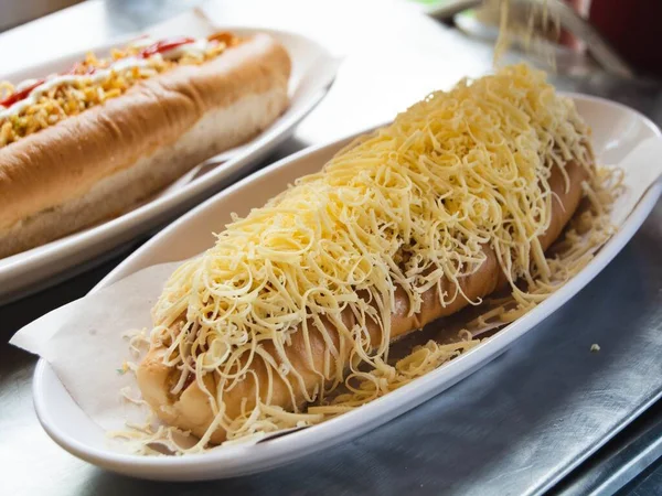 Egy Finom Hot Dog Sajttal Tetején — Stock Fotó