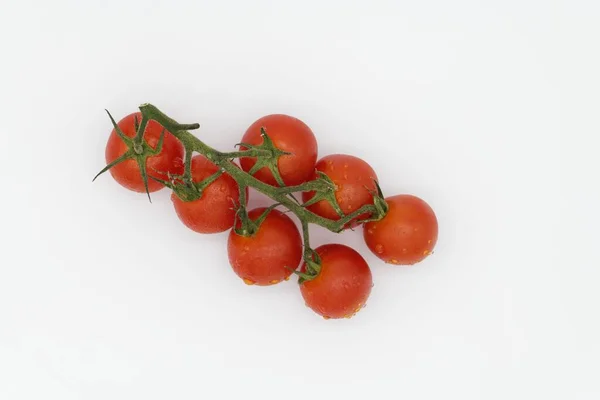 Gros Plan Tomates Cerises Rouges Fraîches Sur Une Surface Blanche — Photo