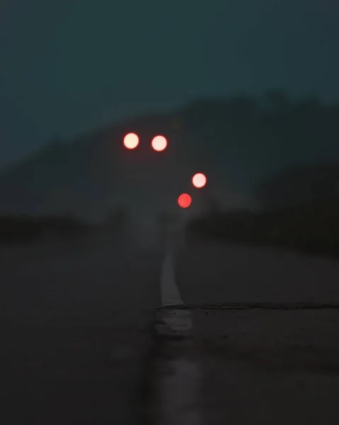 Une Route Avec Des Feux Bokeh Rouges Nuit — Photo