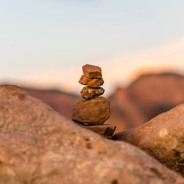 Closeup Shot Tiny Stones Small Cairn Surrounded Rocks Concept Harmony — Stock Photo, Image