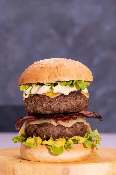 Primer Plano Hamburguesa Fresca Sabrosa — Foto de Stock