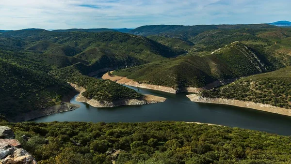 Die Wunderschöne Landschaft Eines Sauberen Flusses Und Grüner Berge Monfragua — Stockfoto