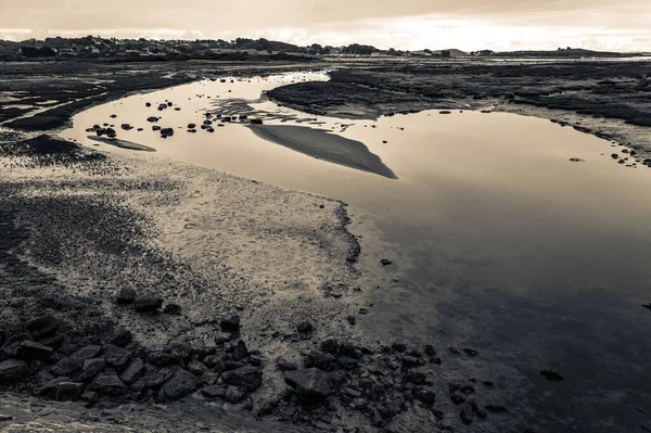 Szary Ujęcie Rzeki Jej Brzegów Bretagne Francja — Zdjęcie stockowe