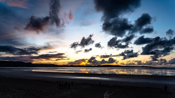 法国布雷斯特涅美丽的落日和大海的迷人景色 — 图库照片