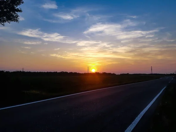 Asombroso Disparo Hermosas Nubes Cielo Durante Una Puesta Sol — Foto de Stock