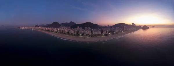 Teljes Panorámás Kilátás Rio Janeiro Copacabana Stranddal Előtérben Tágabb Városképpel — Stock Fotó