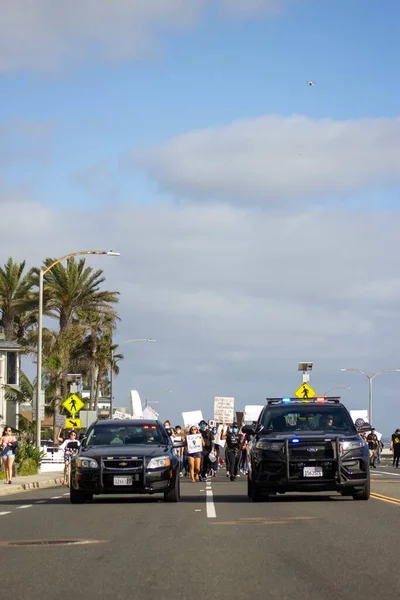 卡尔斯巴德 2020年6月6日 圣地亚哥县 Carlsbad 的黑人生命事件游行和抗议非常适合新闻机构等 — 图库照片