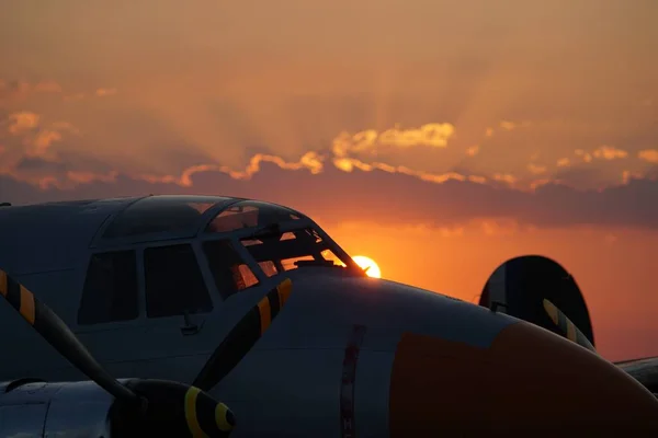 Fokker Durante Hermosa Puesta Sol Naranja — Foto de Stock