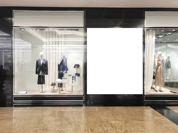 Alışveriş Merkezindeki Boş Beyaz Ekran Için Yakın Çekim Mesajınız Için — Stok fotoğraf