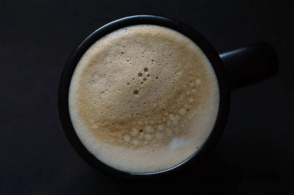 Высокоугольный Снимок Черной Чашки Капучино — стоковое фото