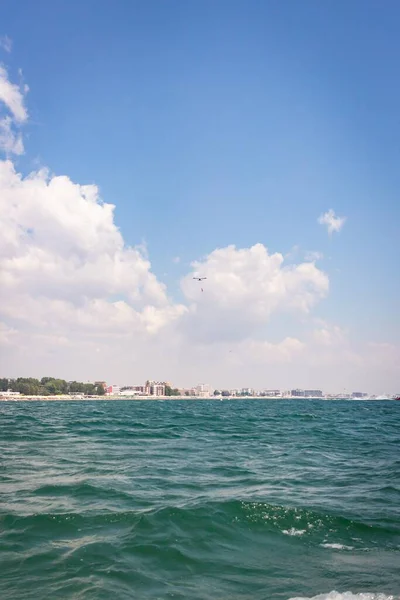 Sebuah Gambar Vertikal Dari Laut Biru Pantai Rimini Italia — Stok Foto