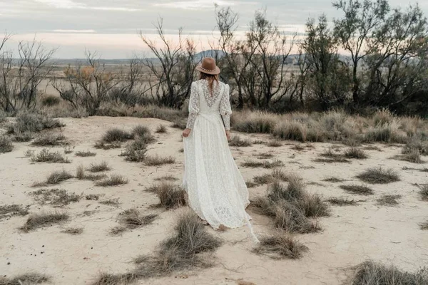 Beautiful Bride Walking Land Bushes Dry Trees Sunset — Stock Photo, Image