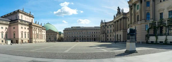 Berlín Alemania Mayo 2020 Bebelplatz Centro Berlín Está Cerca Alexanderplatz — Foto de Stock