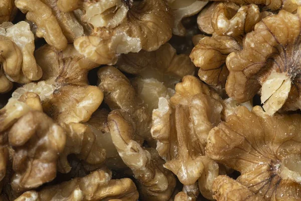 光の下でギリシャのナッツのマクロショット — ストック写真