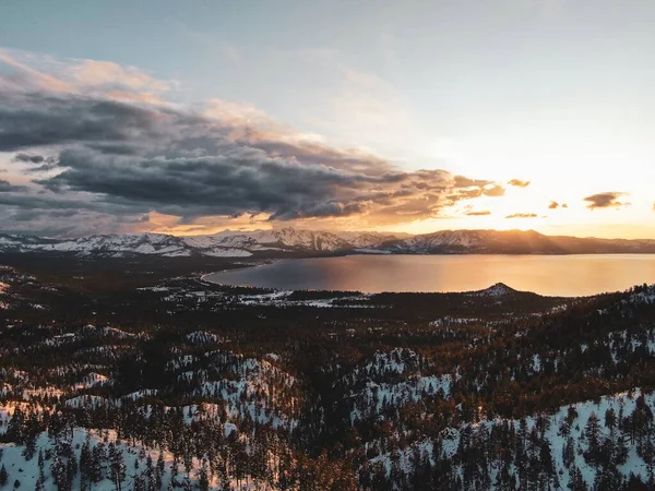 Una Vista Aérea Del Hermoso Lago Tahoe Capturado Una Puesta — Foto de Stock