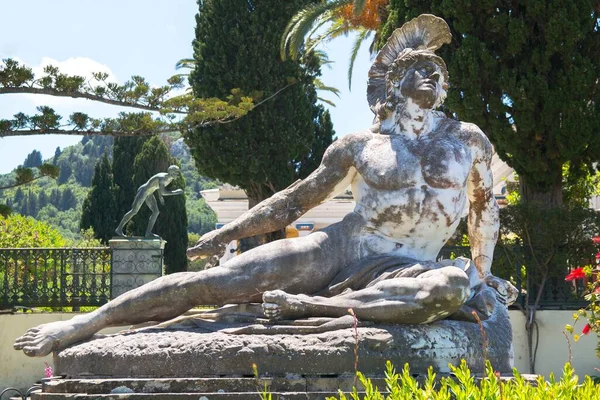 Άγαλμα Του Ετοιμοθάνατου Αχιλλέα Στην Κέρκυρα — Φωτογραφία Αρχείου