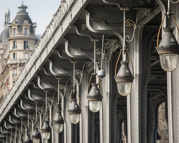 Niski Kąt Strzał Lampy Metrze Paryża Zrobione Paryżu Francja — Zdjęcie stockowe