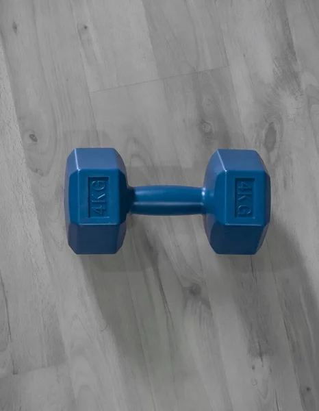 Vertical High Angle Shot 4Kg Blue Dumbbell Wooden Floor — Stock Photo, Image