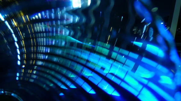 Горизонтальный Снимок Реальных Уникальных Пошатнувшихся Преломленных Легких Слоев Черном Фоне — стоковое фото