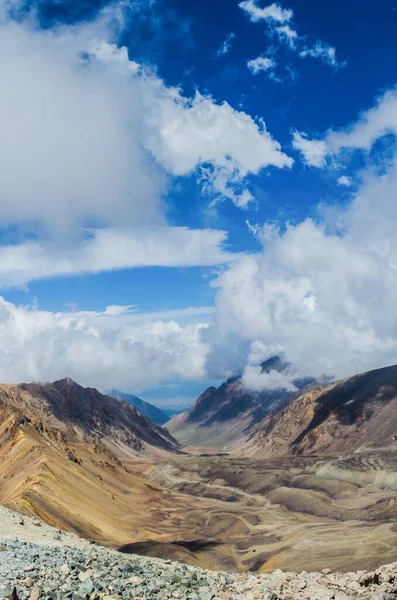 Paisaje Fascinante Los Andes Argentina Bajo Cielo Nublado Escénico —  Fotos de Stock