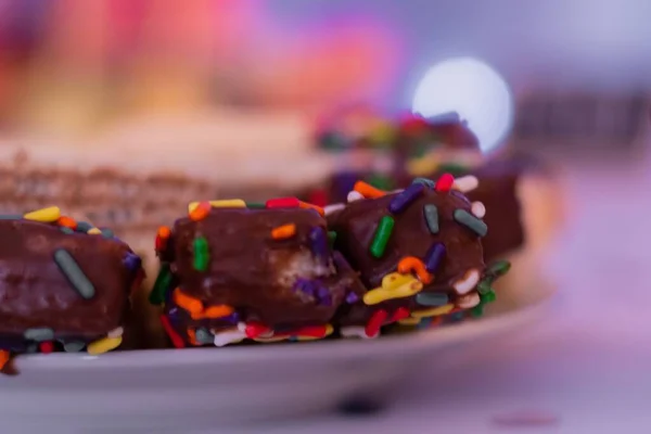 Gros Plan Sorbets Chocolat Avec Des Bonbons Colorés — Photo