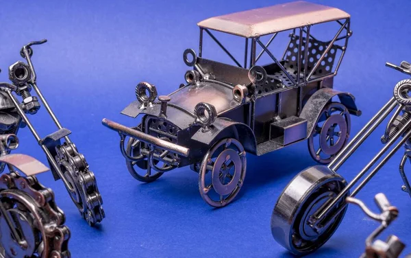 国产金属模型 蓝色底座旧车的玩具 — 图库照片