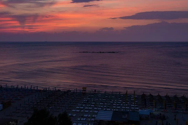 在意大利里米尼海滩拍摄的佛罗伦萨日落的高角镜头 — 图库照片