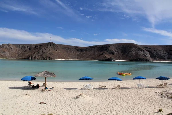 Eine Schöne Aufnahme Vom Strand Von Balandra Mit Menschen Die — Stockfoto