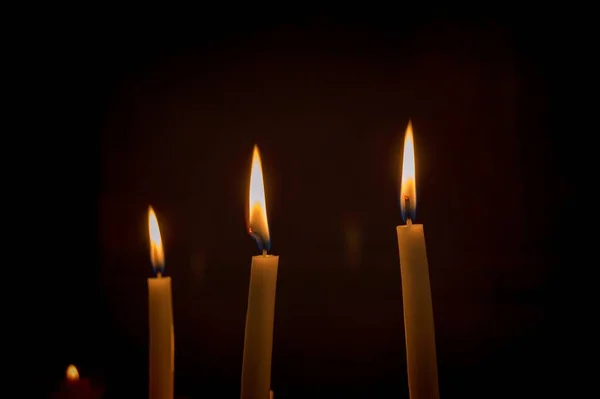 Ένα Κοντινό Πλάνο Κεριά Στο Σκοτάδι — Φωτογραφία Αρχείου