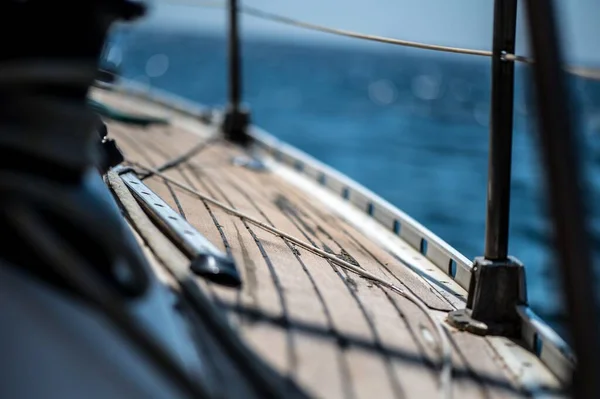 Een Close Van Houten Vloer Van Het Schip Drijvend Zee — Stockfoto