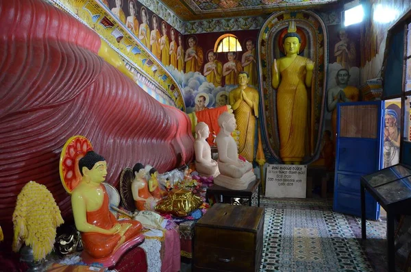Statue Sacrali Nel Tempio Rupestre Del Monastero Isurumuniya Anuradhapura Sri — Foto Stock
