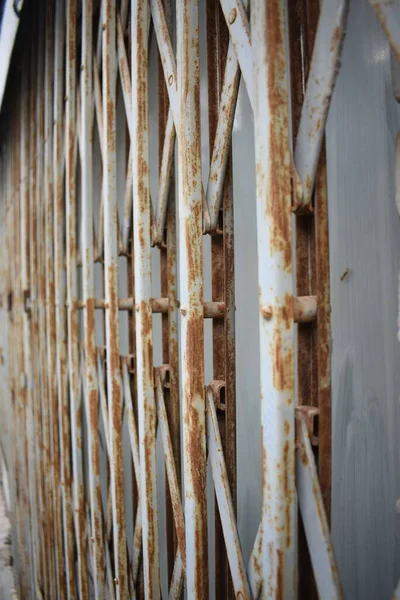 Vertical Closeup Shot Old Rusty White Gate — Stock Photo, Image