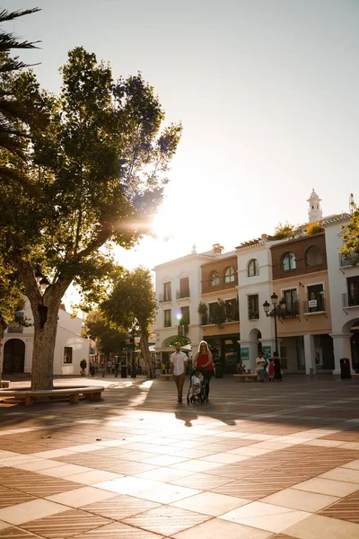 Mlaga Hiszpania Czerwca 2020 Familia Paseando Atardecer Por Plaza Del — Zdjęcie stockowe