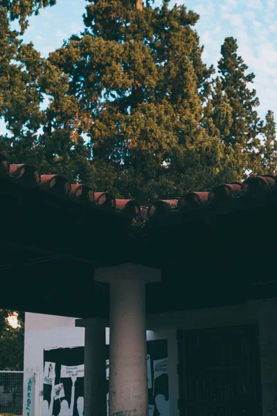 Building Red Roof Tiles Trees Blue Sky — Stock Photo, Image