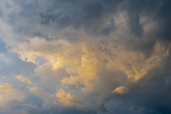 Sebuah Gambar Horisontal Awan Kapas Permen Bengkak — Stok Foto