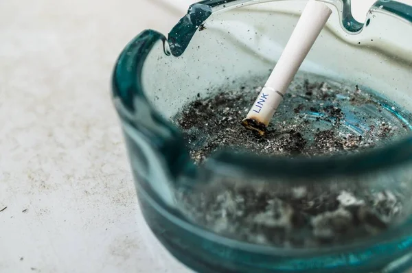 Poznan Pologne Juin 2020 Link Cigarette Dans Cendrier Plein Arrière — Photo